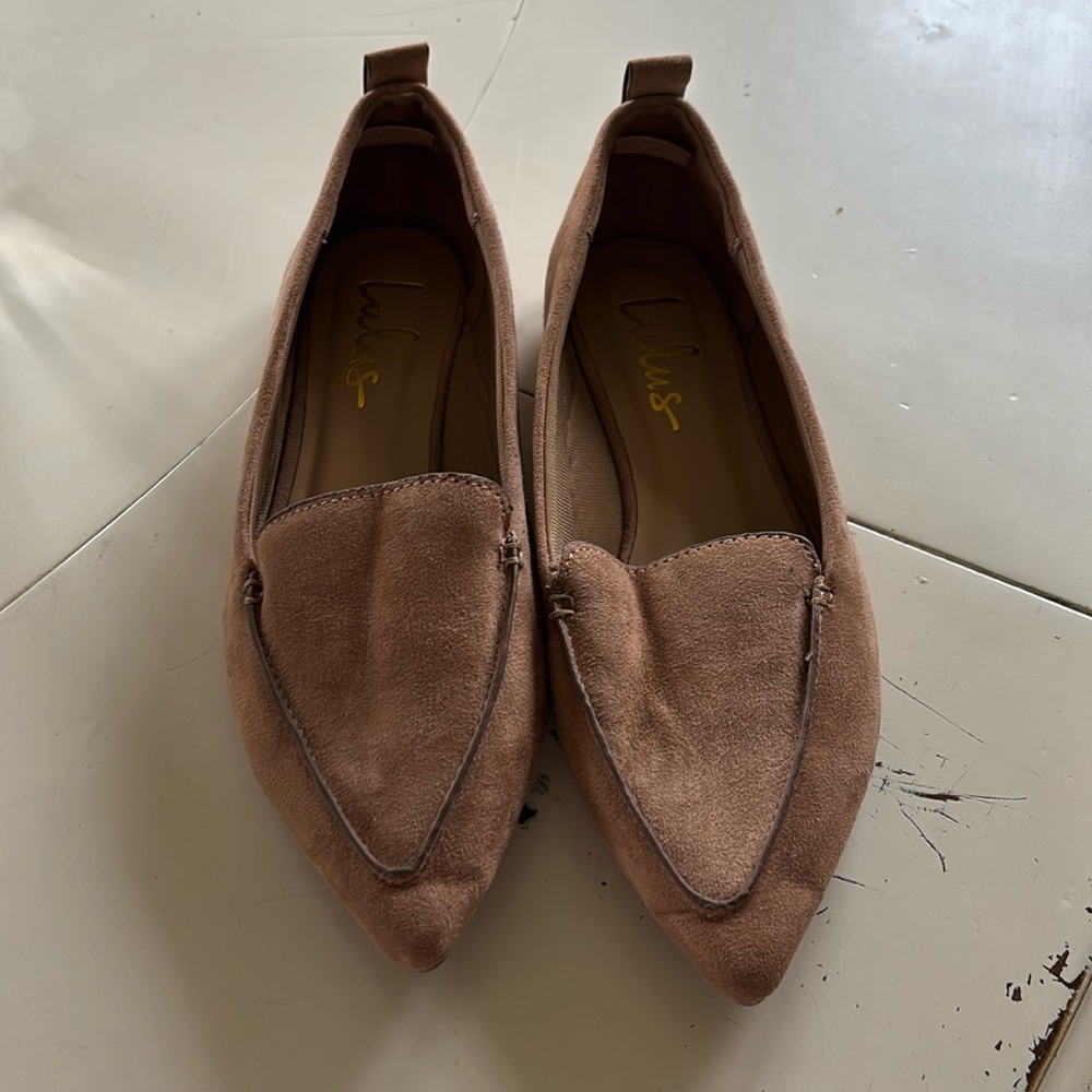 🍀 NWOT Lulu's Tan Flats with Pointed Toe Design and Soft Suede Material